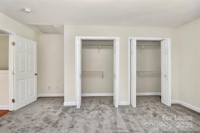 Building Photo - 1005 Rainbow Dr
