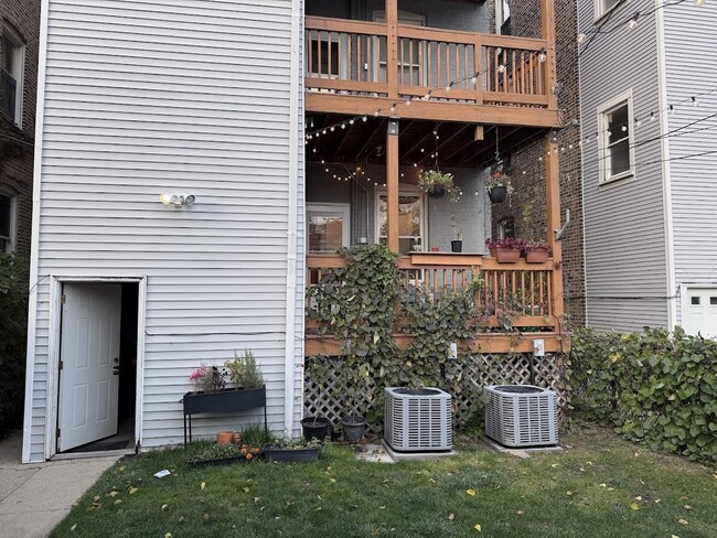 Building Photo - 2251 W Giddings St