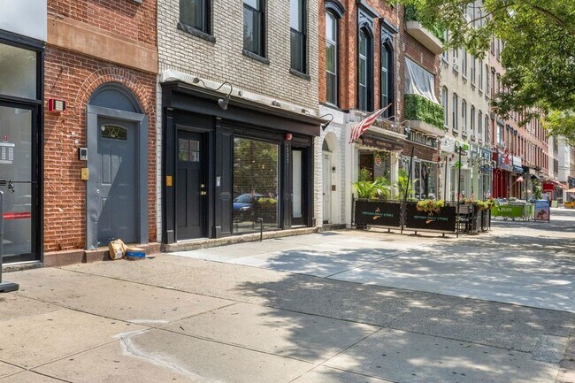 Building Photo - 525 Washington St