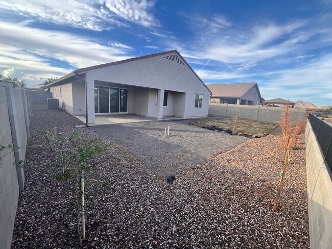 Building Photo - 2880 N Riverdale Ln
