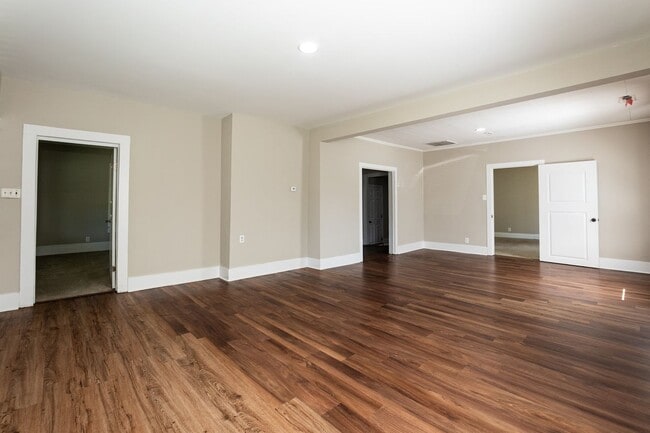 Building Photo - Recently Renovated Three bedroom Home!