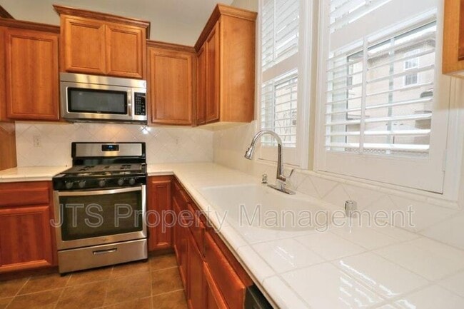 Building Photo - 217 Barnhill Dr