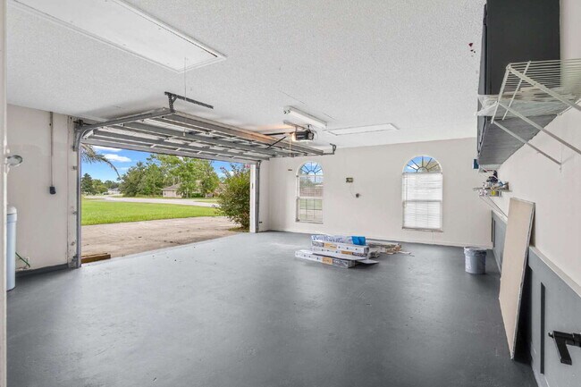 Building Photo - Beautiful 3-Bedroom Home with Private Setting & Open Floor Plan