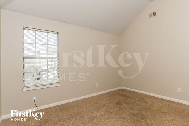 Building Photo - 2721 S Hills