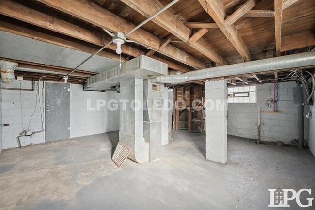 Building Photo - 1012 Idaho St