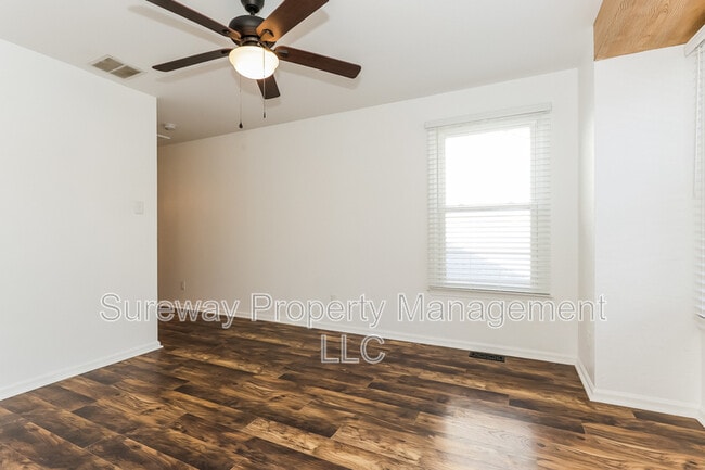 Building Photo - 316 Lake Side Dr