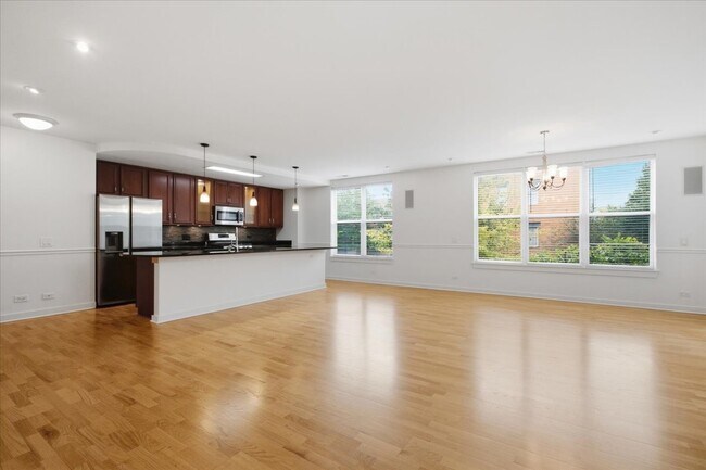 Building Photo - 2220 W Maypole Ave
