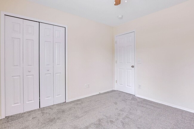 Building Photo - End Unit Townhome For Lease in Godley Park