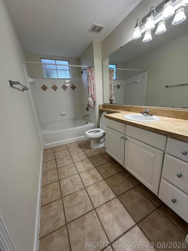 Building Photo - 9857 Baywinds Blvd