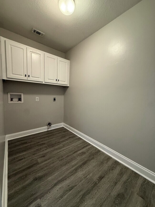 Building Photo - 1003 Moss Creek Cir