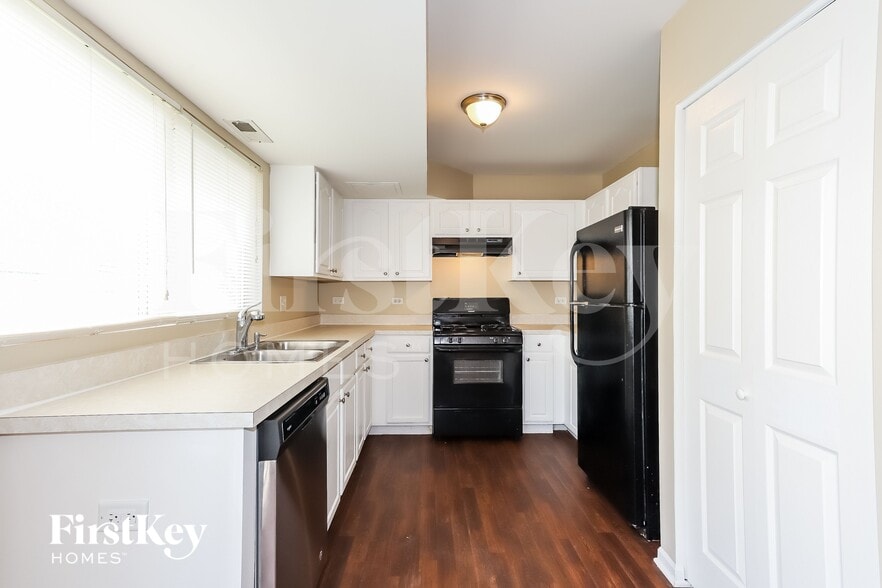 Building Photo - 1657 Park Vista Ln