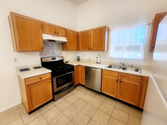 Building Photo - Charming Townhome in Southeast Albuquerque