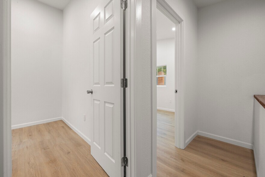 Building Photo - 214 Kimble St