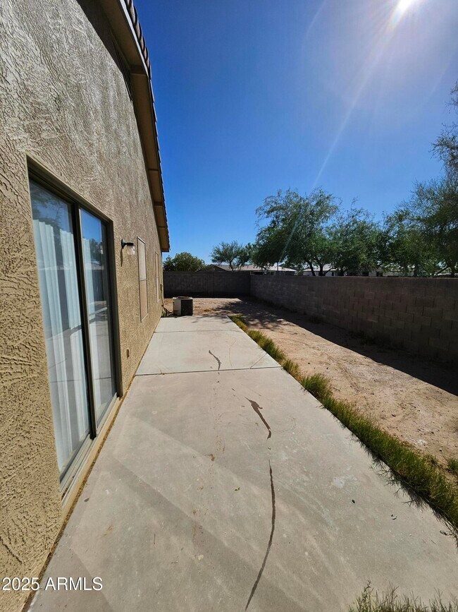 Building Photo - 674 W Kingman Loop