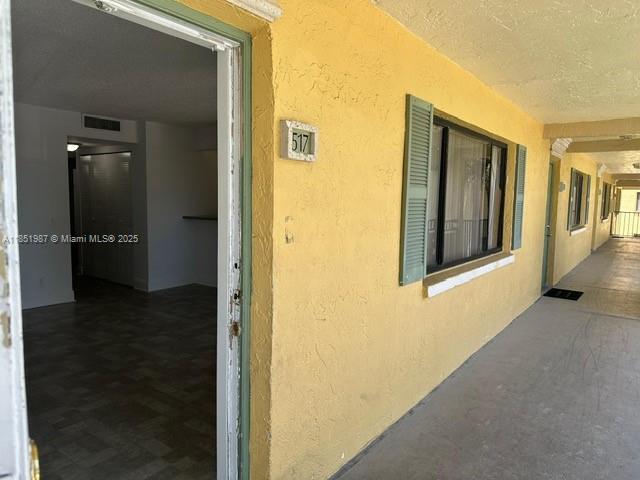 Building Photo - 517 Meadows Cir