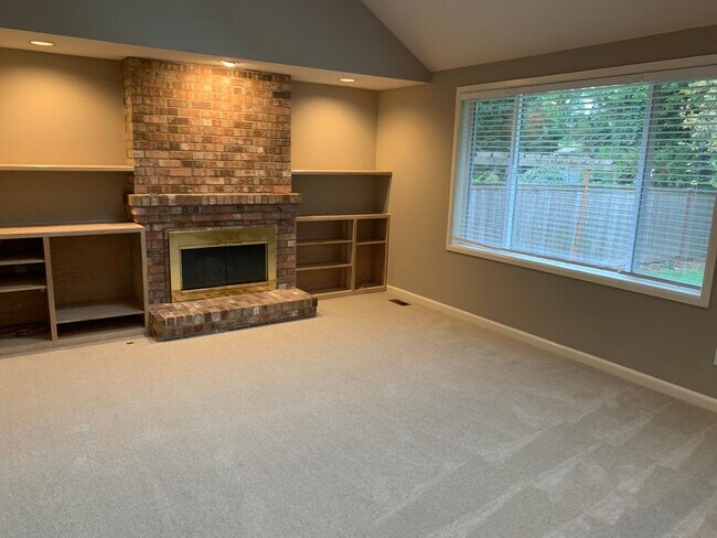 Building Photo - Location location 4 bedroom, 2.5 bath in t...