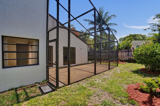 Building Photo - 820 NW 21st Way