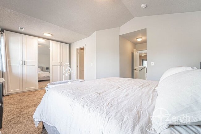 Building Photo - 5921 NE 48th St