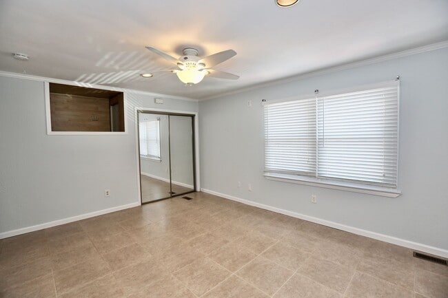 Building Photo - Upgraded Condo at Chic's beach!! Updated K...
