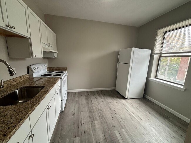 Interior Photo - 566 Beach