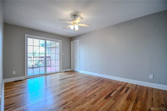 Building Photo - 121 E Schantz Ave