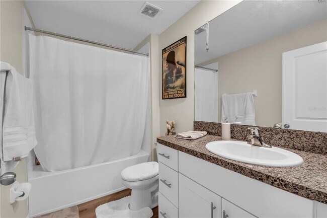 Building Photo - 736 Royal Empress Dr