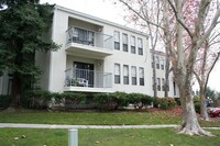 Building Photo - Beautiful  2 beds and 2 baths condon locat...