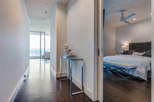 Building Photo - 2408 Victory Park Ln