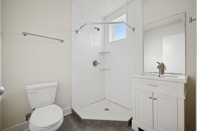 Building Photo - 1519 N Sydenham St