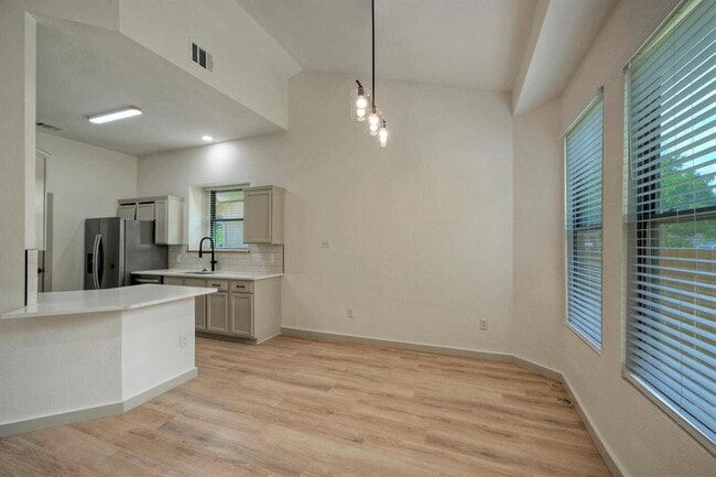 Building Photo - 2214 Big Hollow Dr
