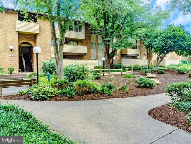 Building Photo - 19443 Brassie Pl
