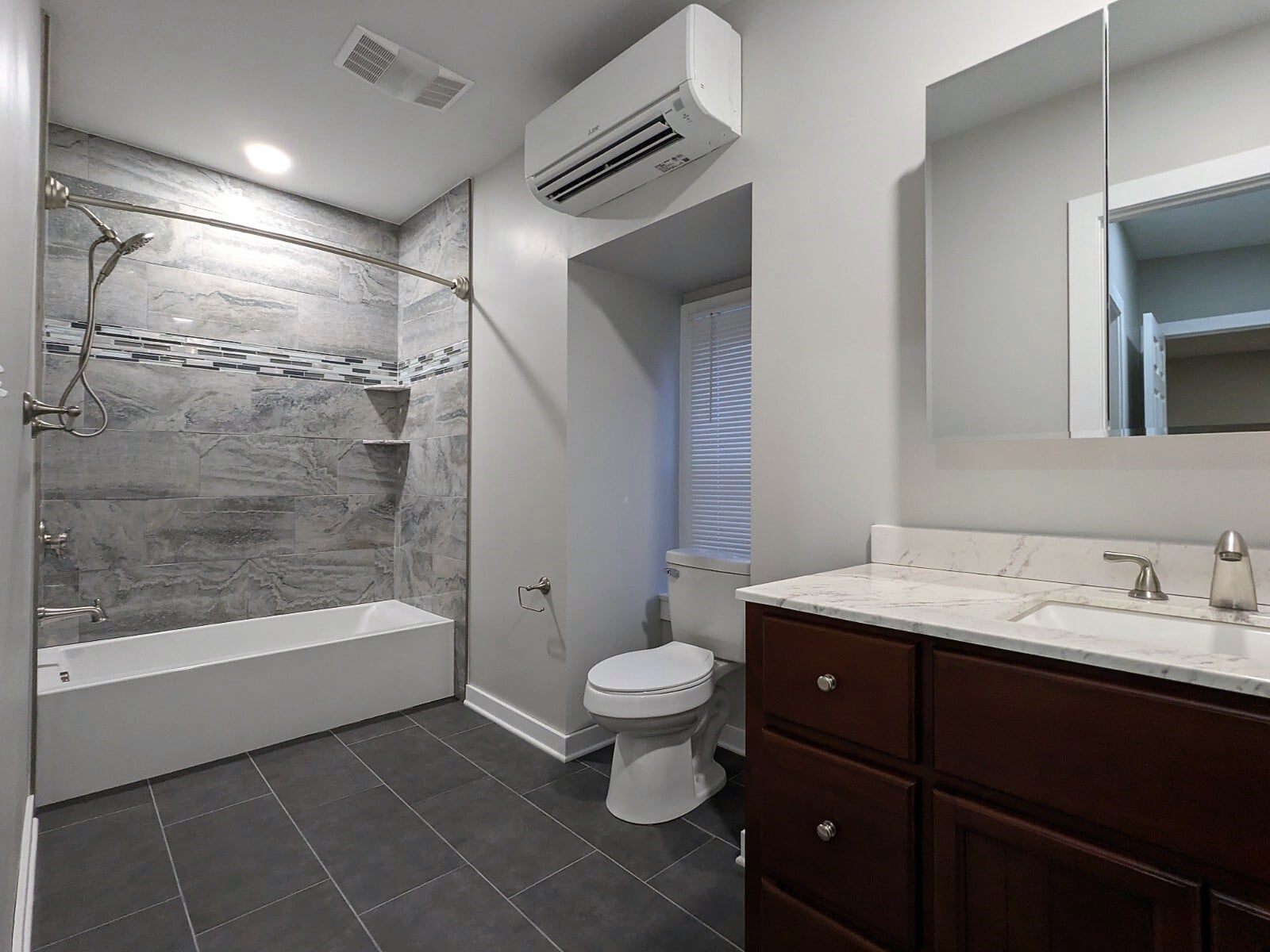 Master Bath - 5012 Dearborn St