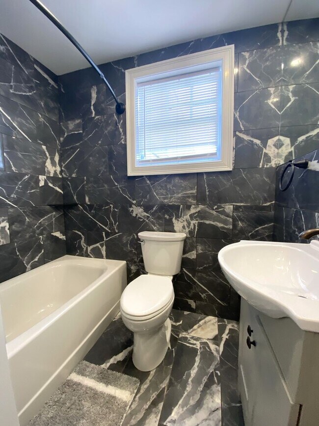 Building Photo - 416 Pearl St