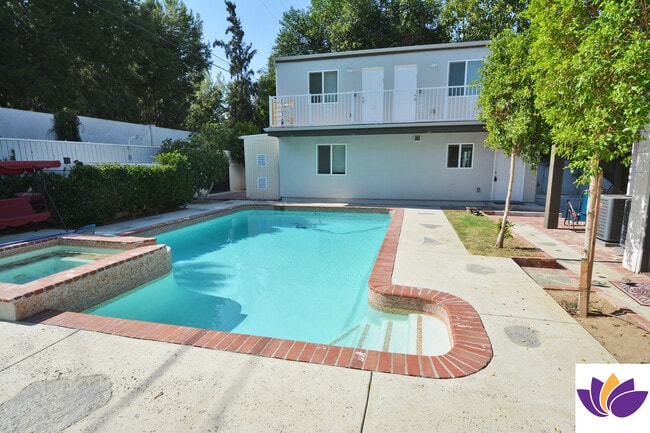 Building Photo - 5955 Hillview Park Ave