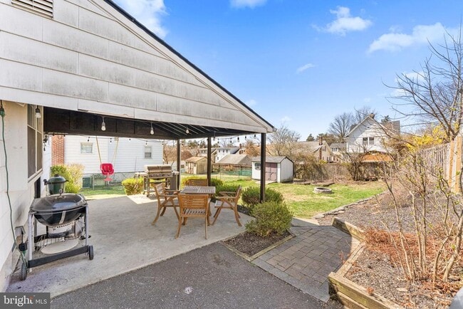 Building Photo - 268 Maple Ave