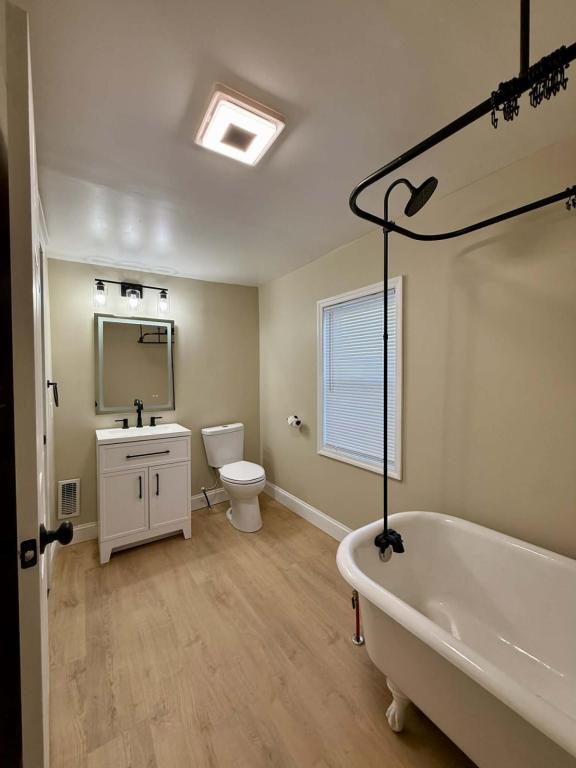 Building Photo - 35 Hess Ave