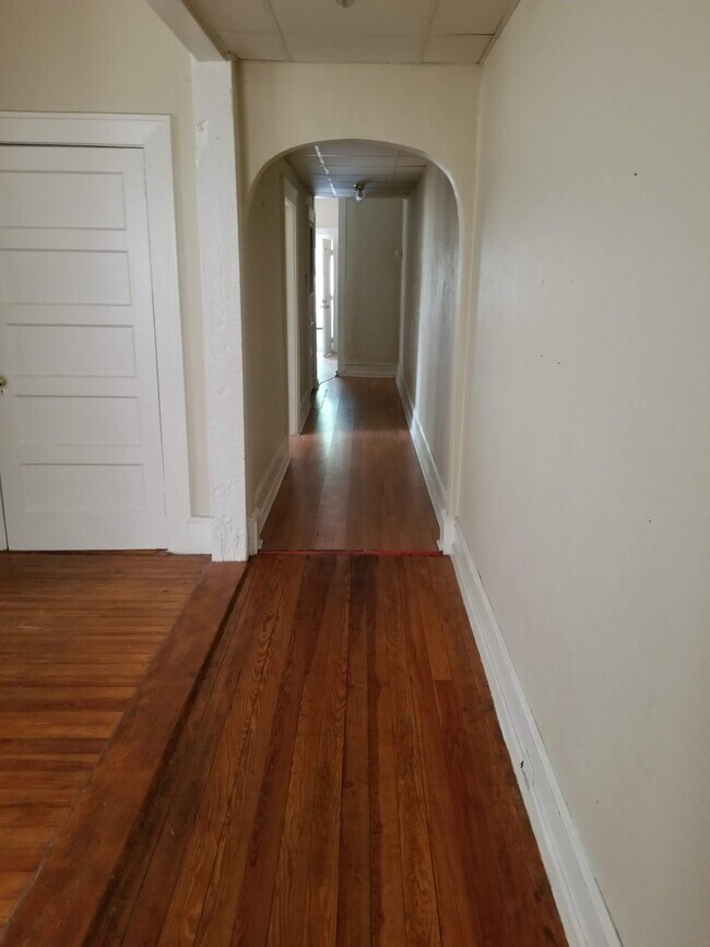 Building Photo - 406 S Park Ave