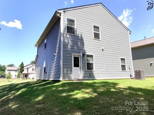 Building Photo - 7135 Thornrose Dr