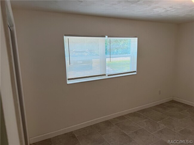 Building Photo - 1405 Eden Dr