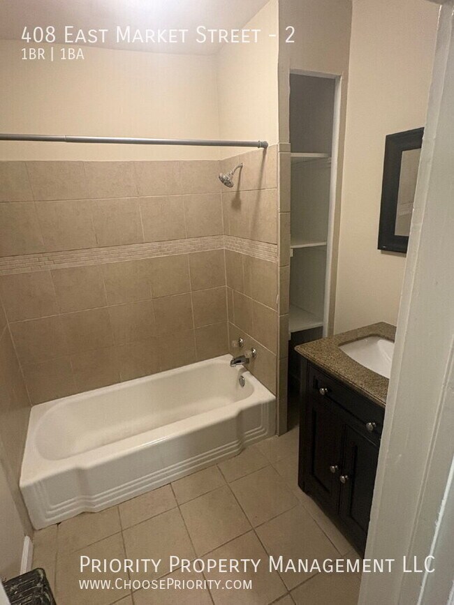 Building Photo - 408 E Market St