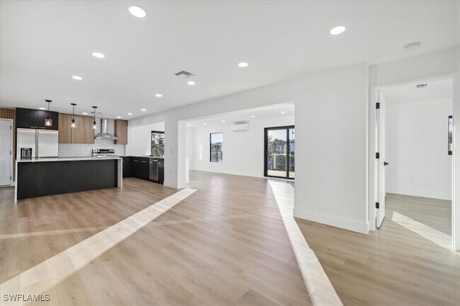 Building Photo - 4419 N Bay Cir