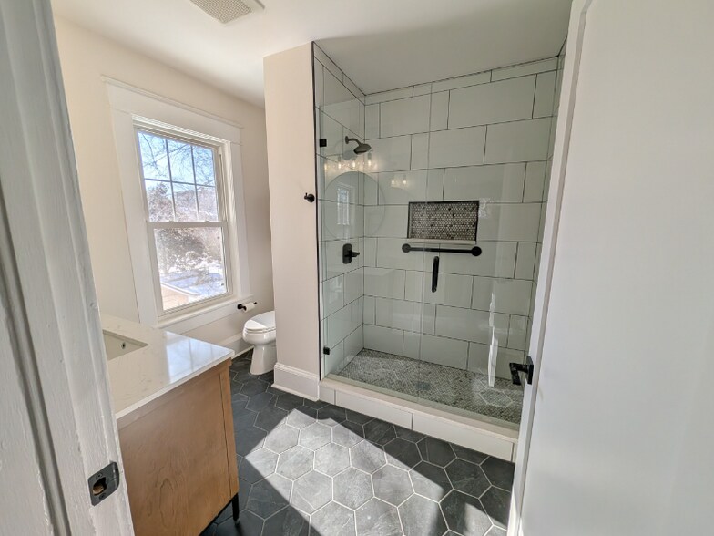 Building Photo - 2226 Windsor Ave SW