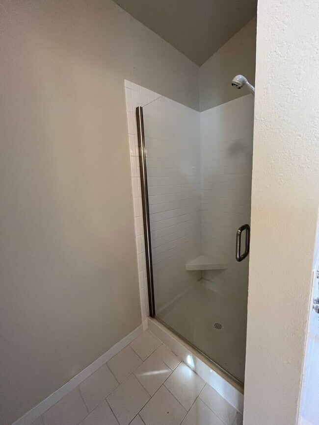 Building Photo - *Holiday Move In Special, $500 Off First Month's Rent! Large 4 bedroom/ 2.5 Bathroom Home for Ren...