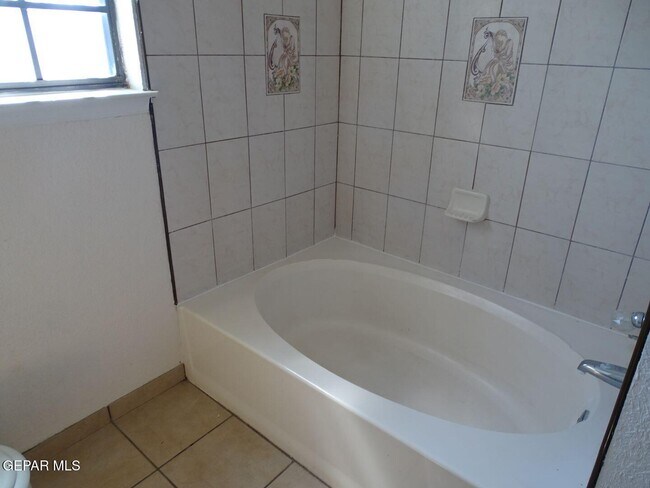 Building Photo - 5245 Roger Maris Dr