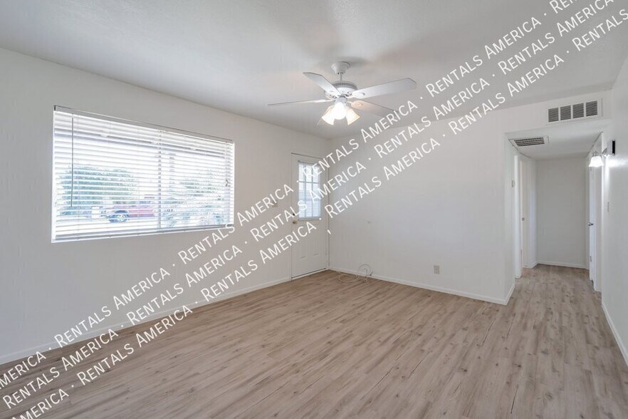 Building Photo - 2074 W Butler Dr