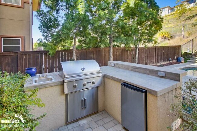 Building Photo - Beautifully Appointed 5Bdm 4Ba Home Located in San Marcos!