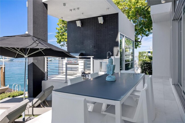 Building Photo - 440 S Hibiscus Dr