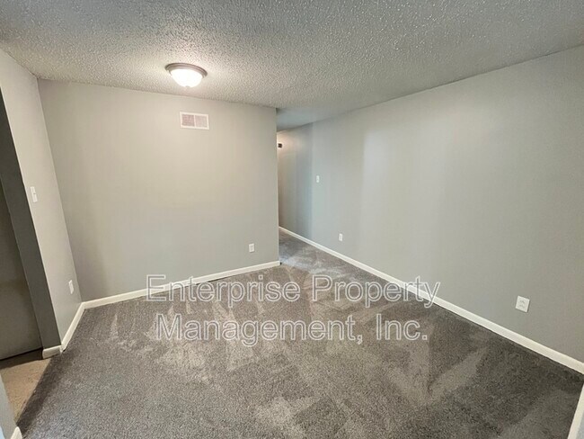Building Photo - 1365 Garden Rd