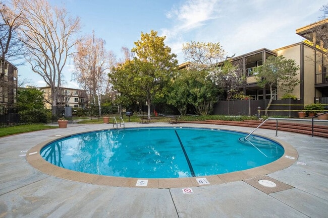 Building Photo - 1850 Sand Hill Rd