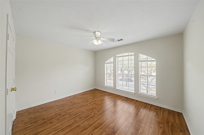 Building Photo - 1202 Woodley Bend
